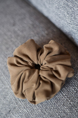 Scrunchie per capelli in seta - cioccolato
