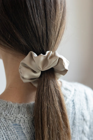 Scrunchie per capelli in seta - champagne